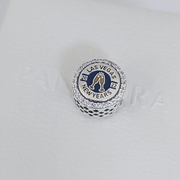 Pandora Las Vegas Bead Charm 2022 New Years Champagne Flutes Pendant S925 Silver - Picture 7 of 7